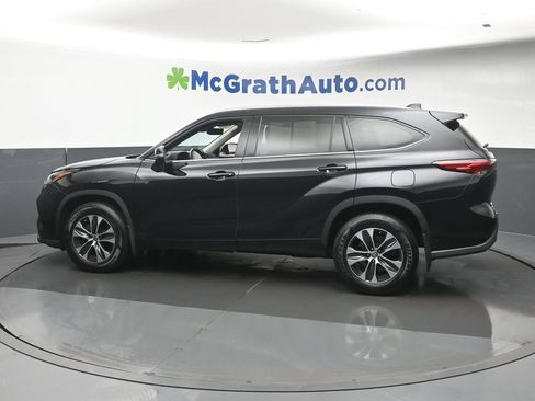 Used 2020 Toyota Highlander XLE AWD/4WD image 26