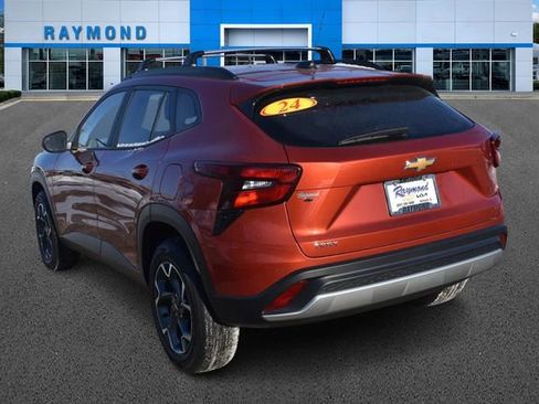 Certified 2024 Chevrolet Trax LT w/ Driver Confidence Package image 5