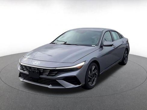 Used 2025 Hyundai Elantra SEL image 7