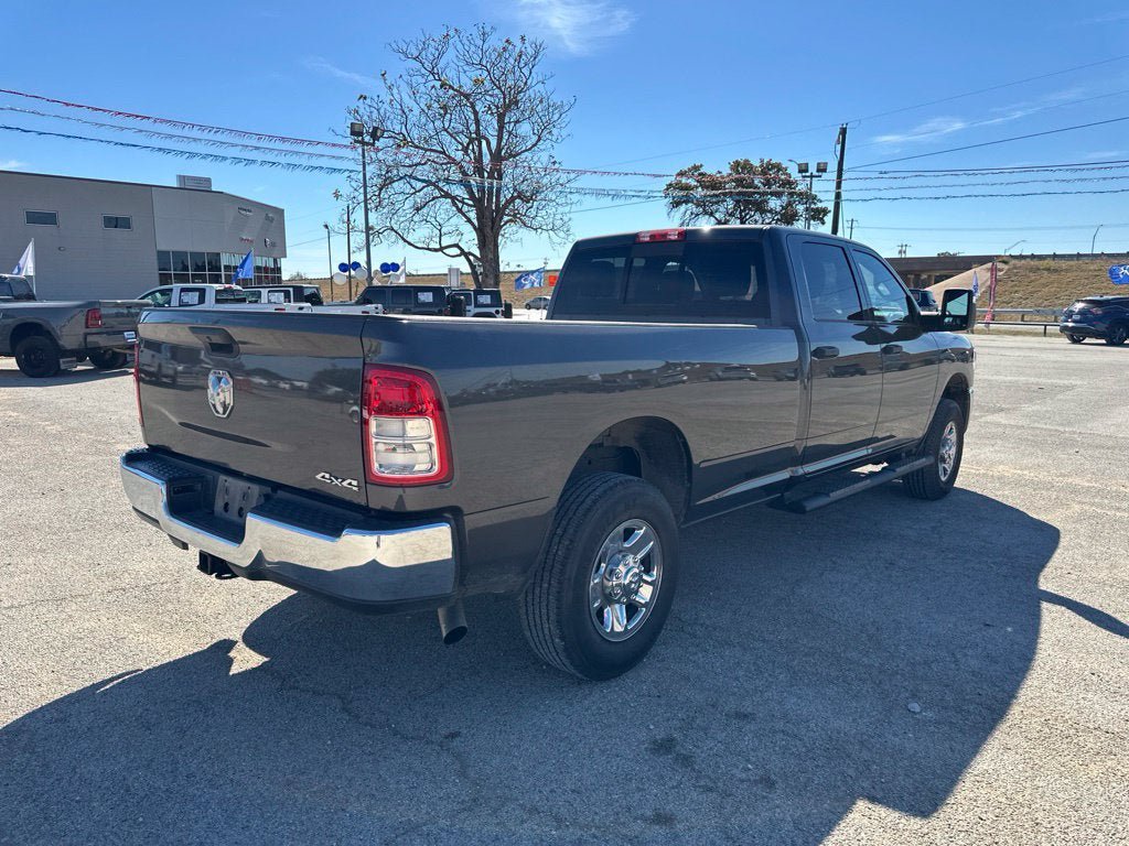 Used 2024 RAM 3500 Tradesman w/ Chrome Appearance Group AWD/4WD image 7