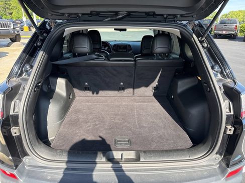 Used 2019 Jeep Cherokee Latitude Plus AWD/4WD image 9