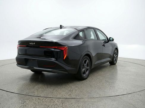 Used 2025 Kia K4 LXS image 9