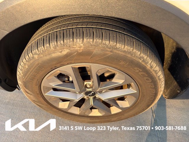 Certified 2024 Kia Telluride LX FWD image 4