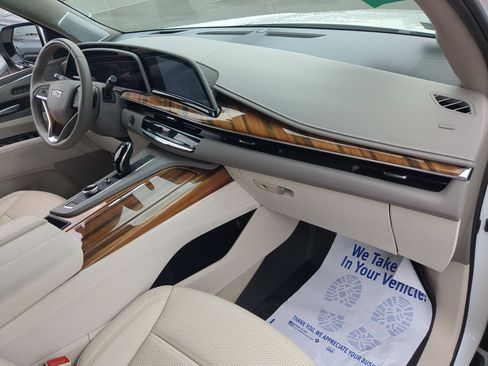 Certified 2024 Cadillac Escalade Premium Luxury Platinum AWD/4WD image 28
