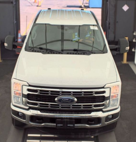 Used 2023 Ford F350 XLT AWD/4WD image 3