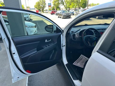 Used 2015 Kia Sportage LX AWD/4WD image 7