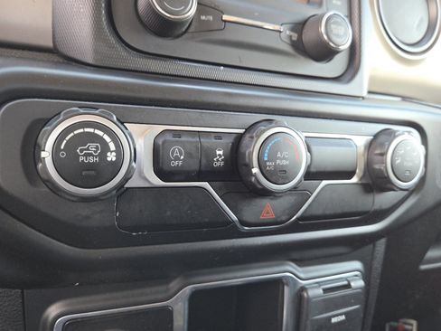 Used 2021 Jeep Wrangler Unlimited Sport AWD/4WD image 28