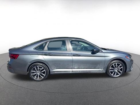 Used 2025 Volkswagen Jetta SE image 16