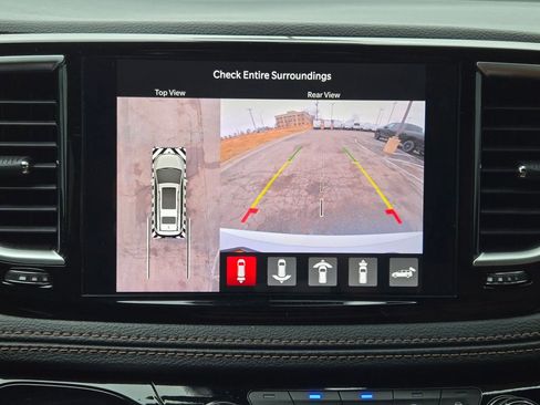 Used 2025 Chrysler Pacifica Pinnacle image 25