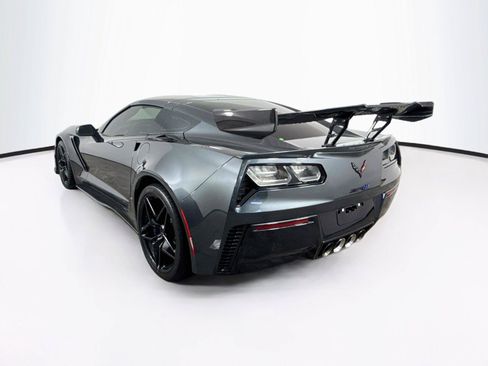 Used 2019 Chevrolet Corvette ZR1 RWD image 3