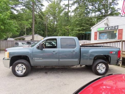 Used 2009 Chevrolet Silverado 2500 LTZ w/ Safety Package AWD/4WD image 8