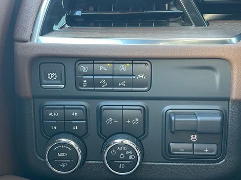 Used 2025 Chevrolet Tahoe High Country w/ LPO, Illumination Package image 18