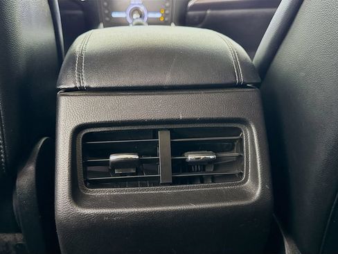 Used 2016 Ford Edge Titanium FWD image 30