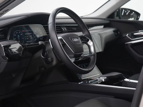 Used 2021 Audi e-tron Premium Plus w/ Premium Plus Package image 22
