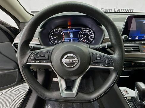 Used 2024 Nissan Altima 2.5 SV image 11