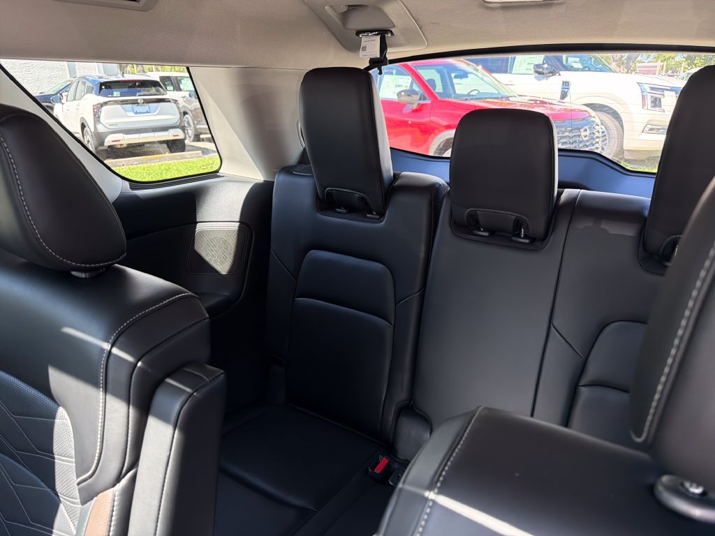 Used 2024 Nissan Pathfinder Platinum FWD image 33