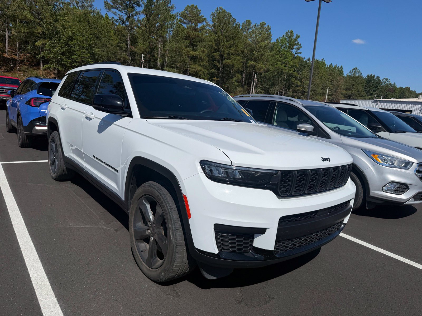 Used 2023 Jeep Grand Cherokee L Laredo AWD/4WD image 1