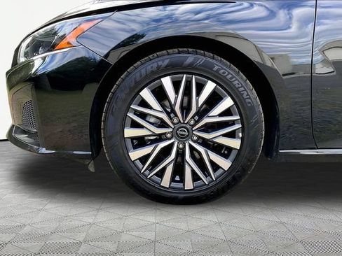 Used 2025 Nissan Altima 2.5 SV FWD image 21