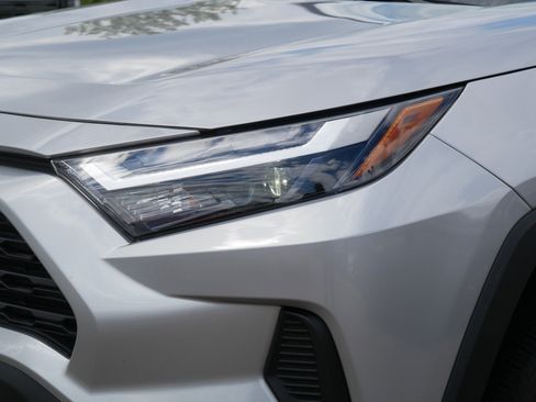 Used 2022 Toyota RAV4 XLE w/ Convenience Package AWD/4WD image 10