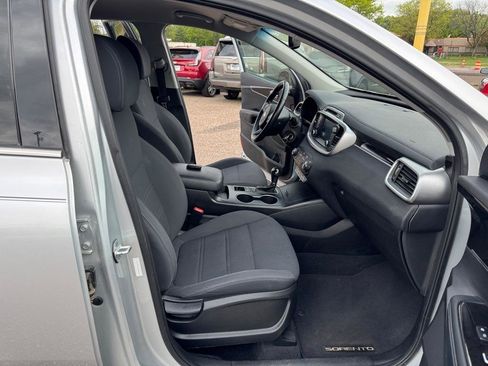 Used 2017 Kia Sorento FWD w/ LX Convenience Package image 26