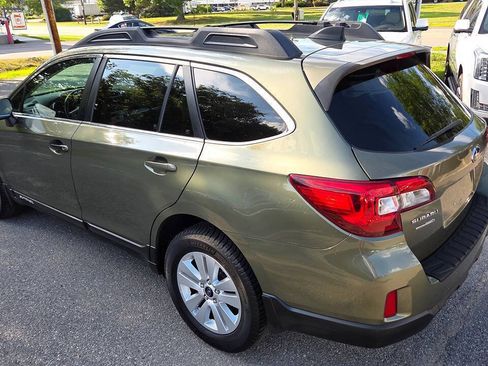 Used 2016 Subaru Outback 2.5i Premium AWD/4WD image 9