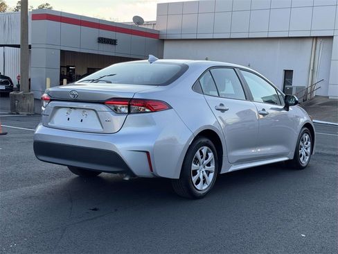 Used 2025 Toyota Corolla LE image 20