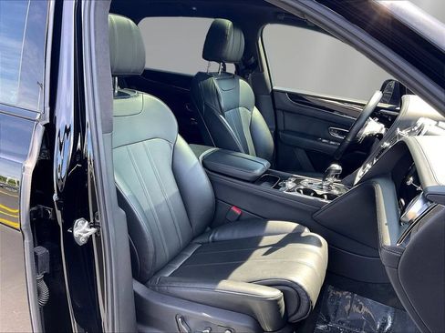 Used 2019 Bentley Bentayga AWD/4WD image 27