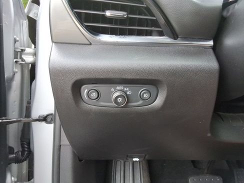 Certified 2020 Chevrolet Traverse LT w/ LT Premium Package FWD image 37