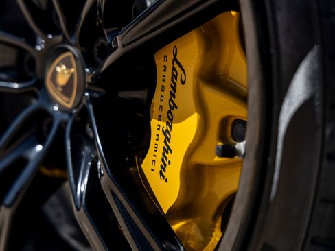 Used 2020 Lamborghini Huracan EVO image 18