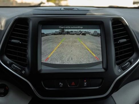 Used 2021 Jeep Cherokee Latitude Lux w/ Sun & Sound Group image 28