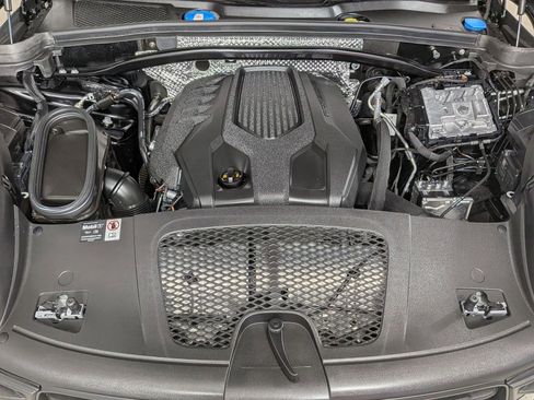 Certified 2025 Porsche Macan Turbo AWD/4WD image 25