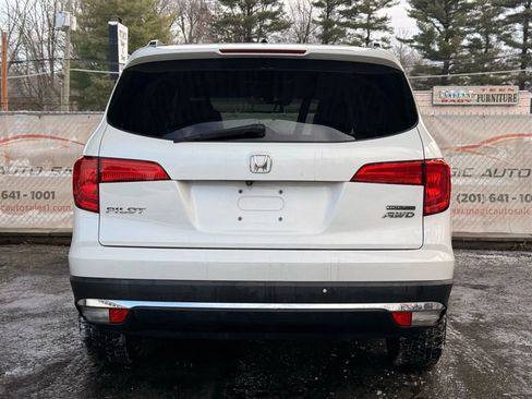 Used 2018 Honda Pilot Touring image 10