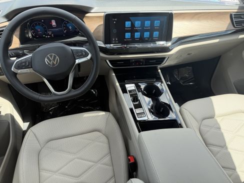 New 2026 Volkswagen Atlas SE FWD image 13