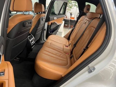 Used 2019 BMW X5 xDrive40i w/ Executive Package AWD/4WD image 38