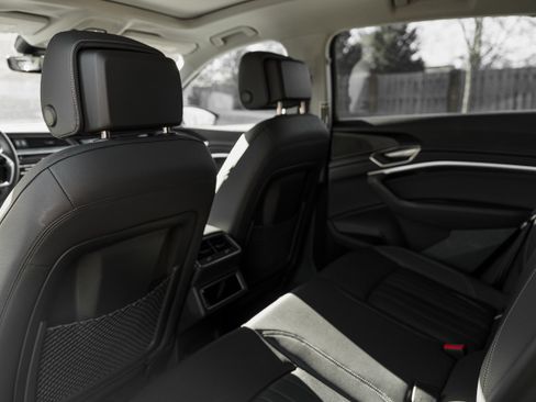 Certified 2023 Audi e-tron Premium Plus w/ Premium Plus Package image 26