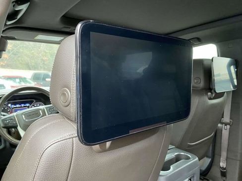 Used 2021 GMC Yukon Denali w/ Denali Premium Package image 17