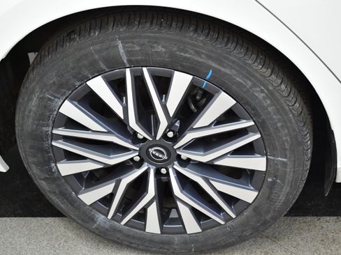 Used 2025 Nissan Altima 2.5 SV FWD image 36