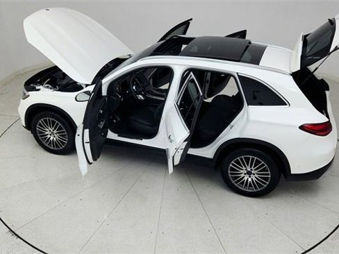 Used 2025 Mercedes-Benz GLC 300 image 82