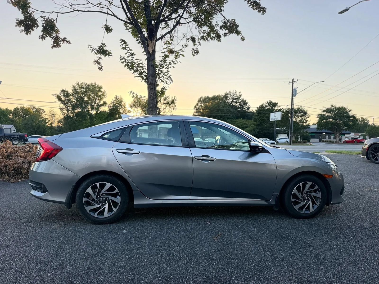 Used 2018 Honda Civic EX image 7