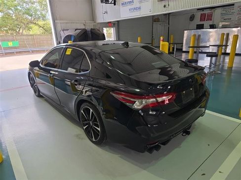 Used 2019 Toyota Camry XSE FWD image 7