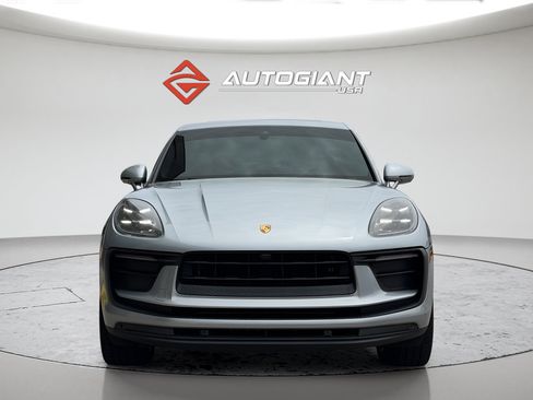 Used 2022 Porsche Macan AWD/4WD image 3