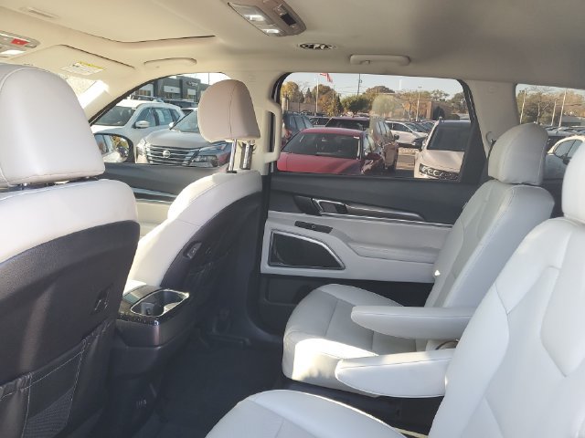 Certified 2024 Kia Telluride S w/ S Sunroof Package AWD/4WD image 8