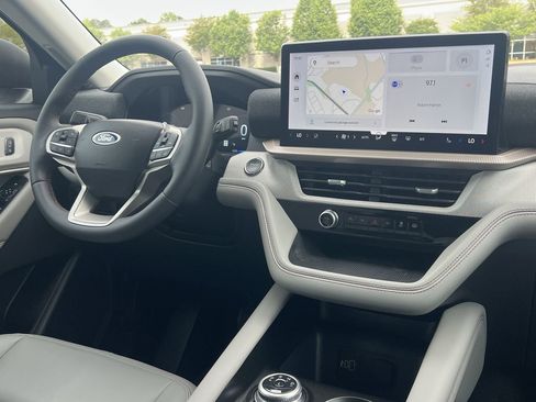 New 2026 Ford Explorer Active w/ Active Comfort Package image 3