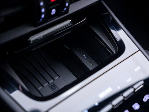 Certified 2025 Porsche Cayenne GTS AWD/4WD image 28