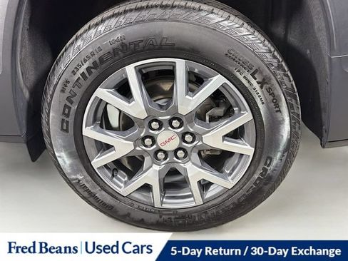 Used 2023 GMC Acadia SLT w/ Technology Package AWD/4WD image 39