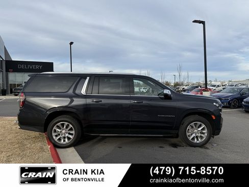 Used 2023 Chevrolet Suburban Premier image 9