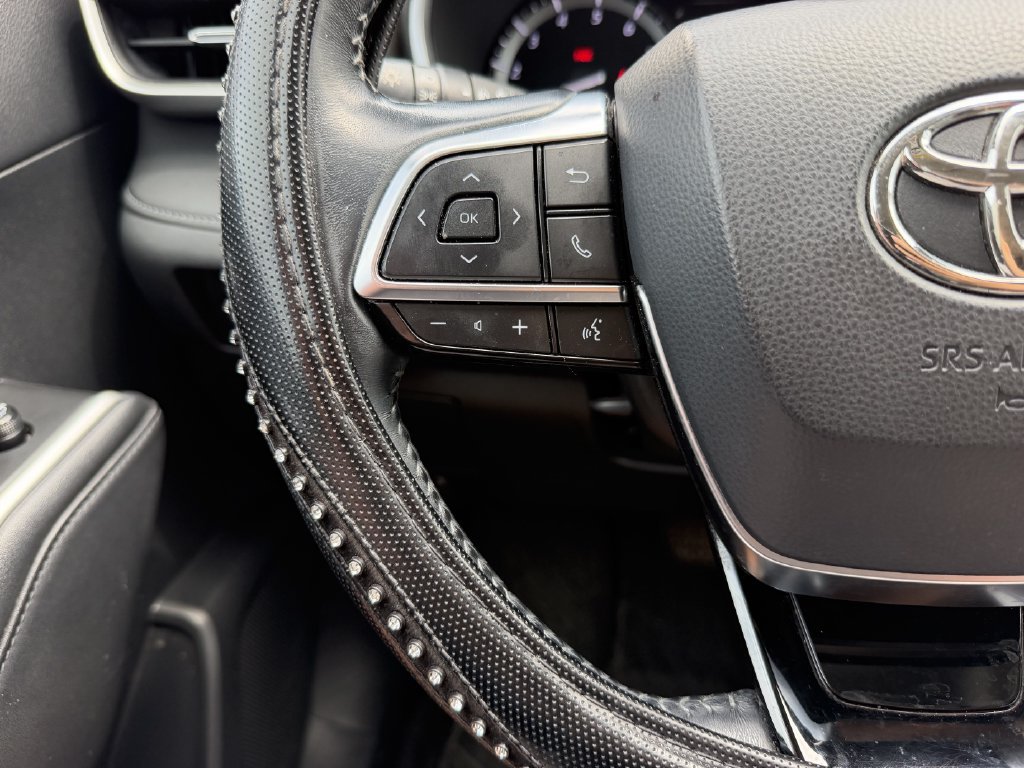 Used 2020 Toyota Highlander XLE FWD image 16