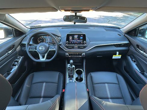 New 2025 Nissan Altima 2.5 SR AWD/4WD image 10