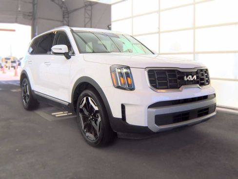 Used 2024 Kia Telluride S w/ S Sunroof Package FWD image 2