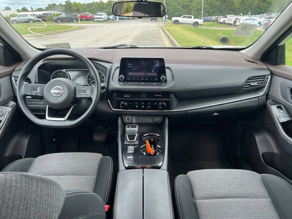 Used 2022 Nissan Rogue S FWD image 5